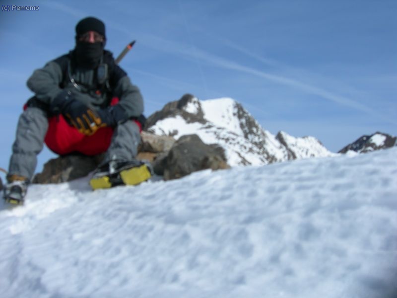 En la cima del Pavots o Tuc&oacute;n Royo  (3124m). La Nikon comenz&oacute; a hacer el burro :-((