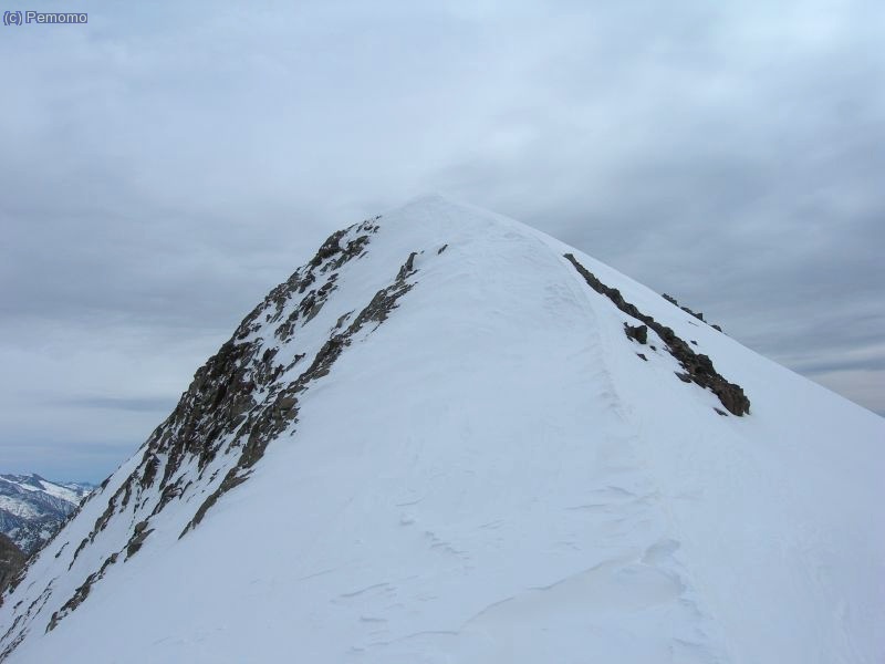 Inicio de la arista cimera de la Tuca Forau de la Neu
