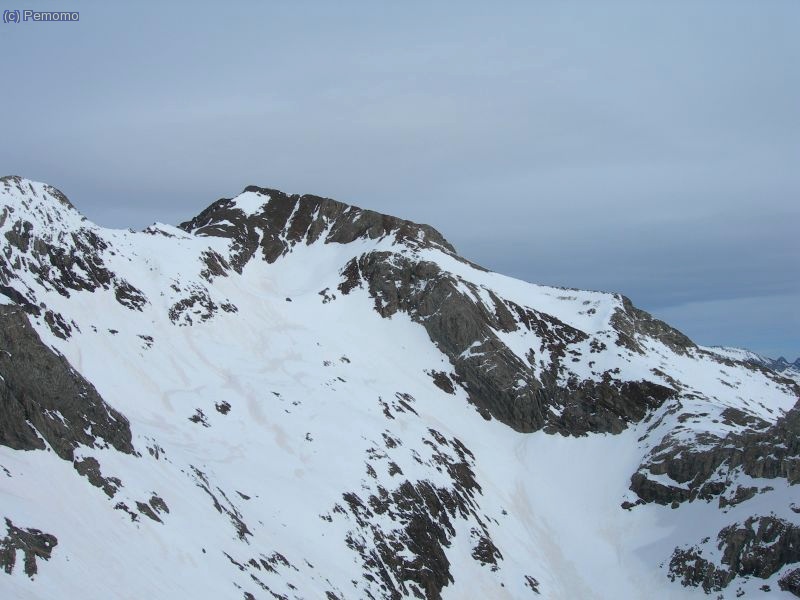 El Posets (3375m) desde la Tuca Forau de la Neu. Se observa perfectamente la ruta normal al Posets, desde el Collado del Diente para arriba.