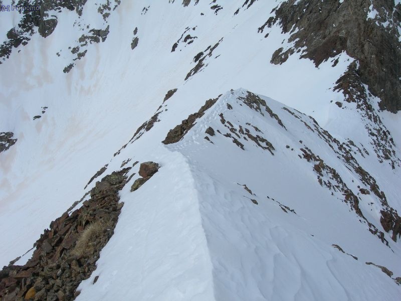 Bajando por la arista de la Tuca Forau de la Neu