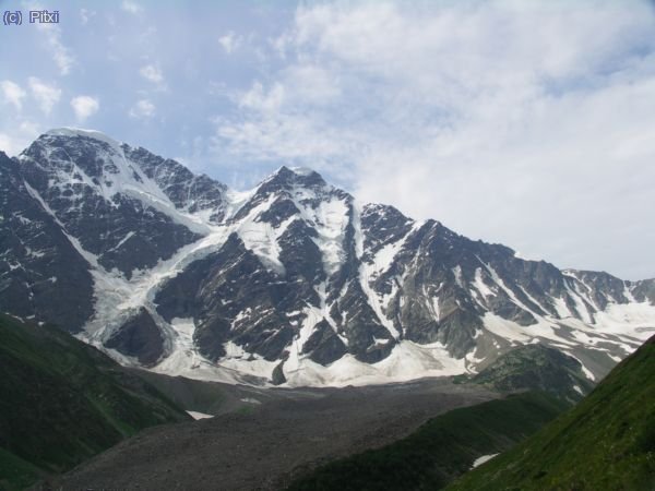 Dongusorum. Uno de los picos de 4000 metros del C&aacute;ucaso.