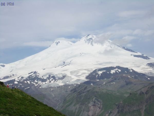 Elbrus, desde el otrolado del valle, durante la aclimataci&oacute;n.