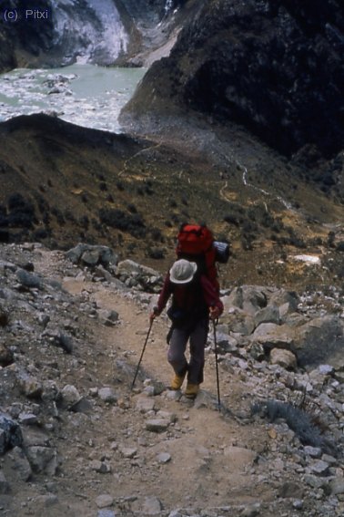 Subiendo al C1 por la morrena.