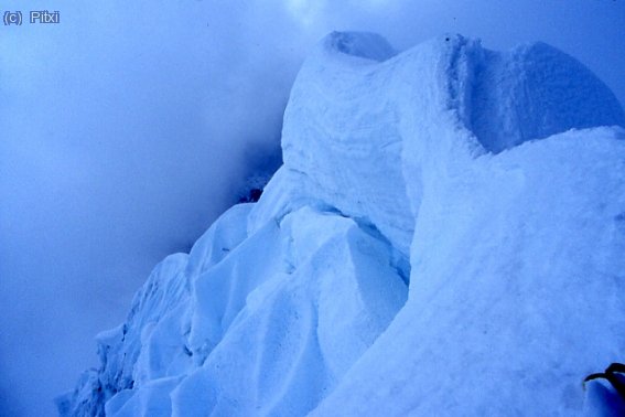 Salida de la canal a la arista que lleva a la cumbre.