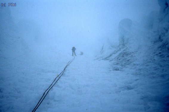Empezando los r&aacute;peles en el descenso..