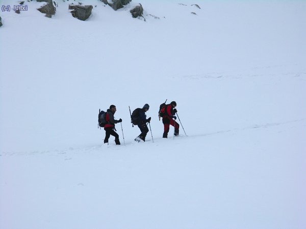 Rodri, que tambíen salió más tarde que el resto, se puso en cabeza seguido de Fern, Larryak y un servidor.