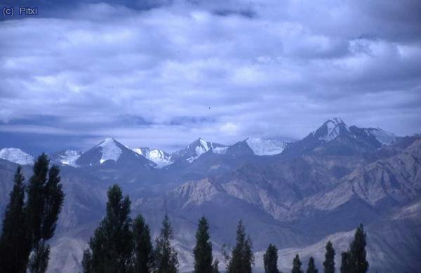 Vistas del macizo de los Kangris desde la habitaci&oacute;n den Leh (el de la izquierda es el Stok Kangri)
