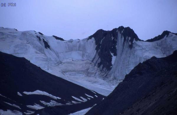 El pico de antes con su glaciar (lo siento pero no recuerdo el nombre)