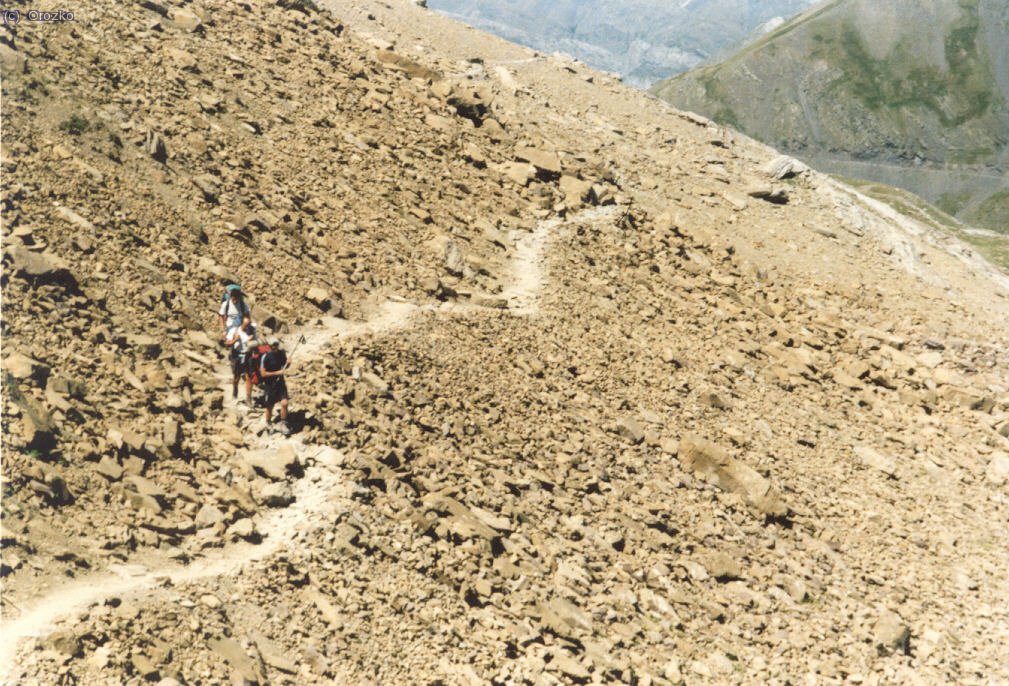 Subida desde Bujaruelo haciael refugio de sarradets.