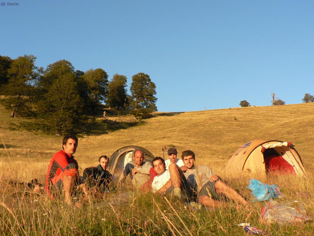 Merecido descanso bajo el Ezkaurre.