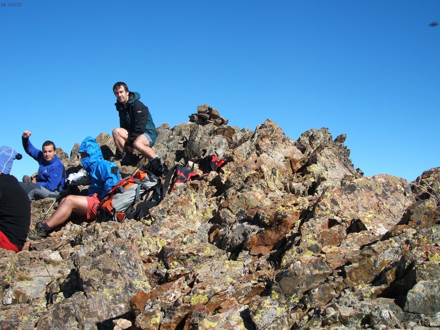 Cima de Arnales, arriba a la derecha... &iquest;un ovni?
