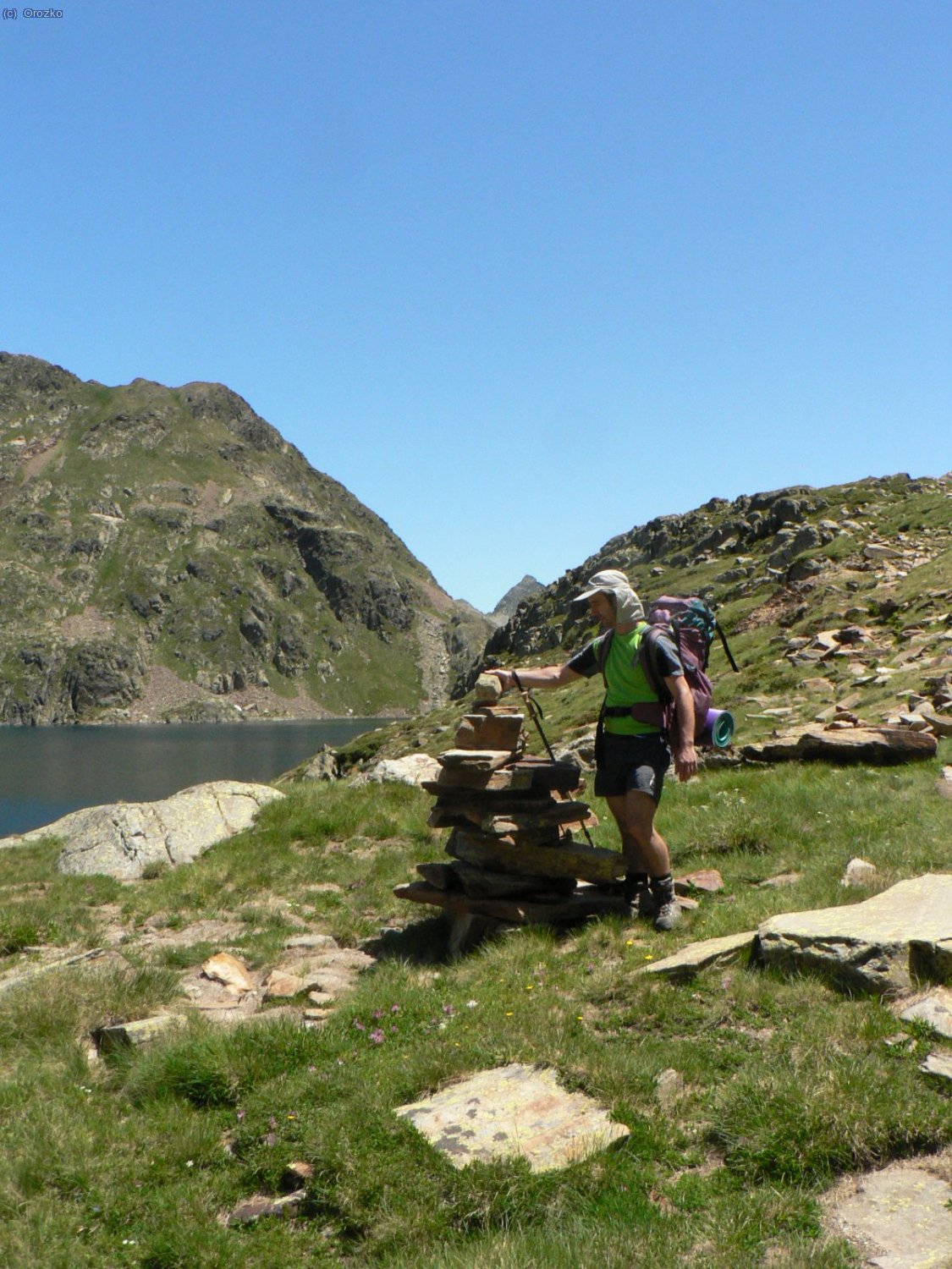 Kairn en el estany de Certascan, el mayor de todo el pirineo.