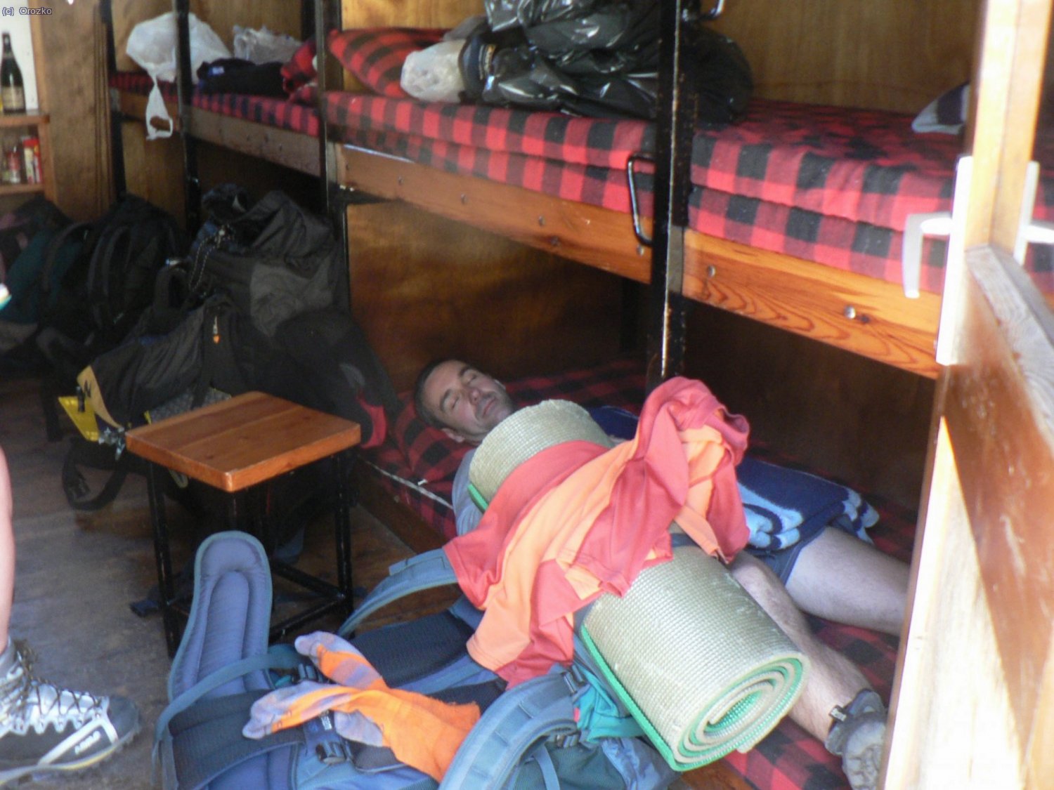 Descansando un poco en el refugio de Broate.