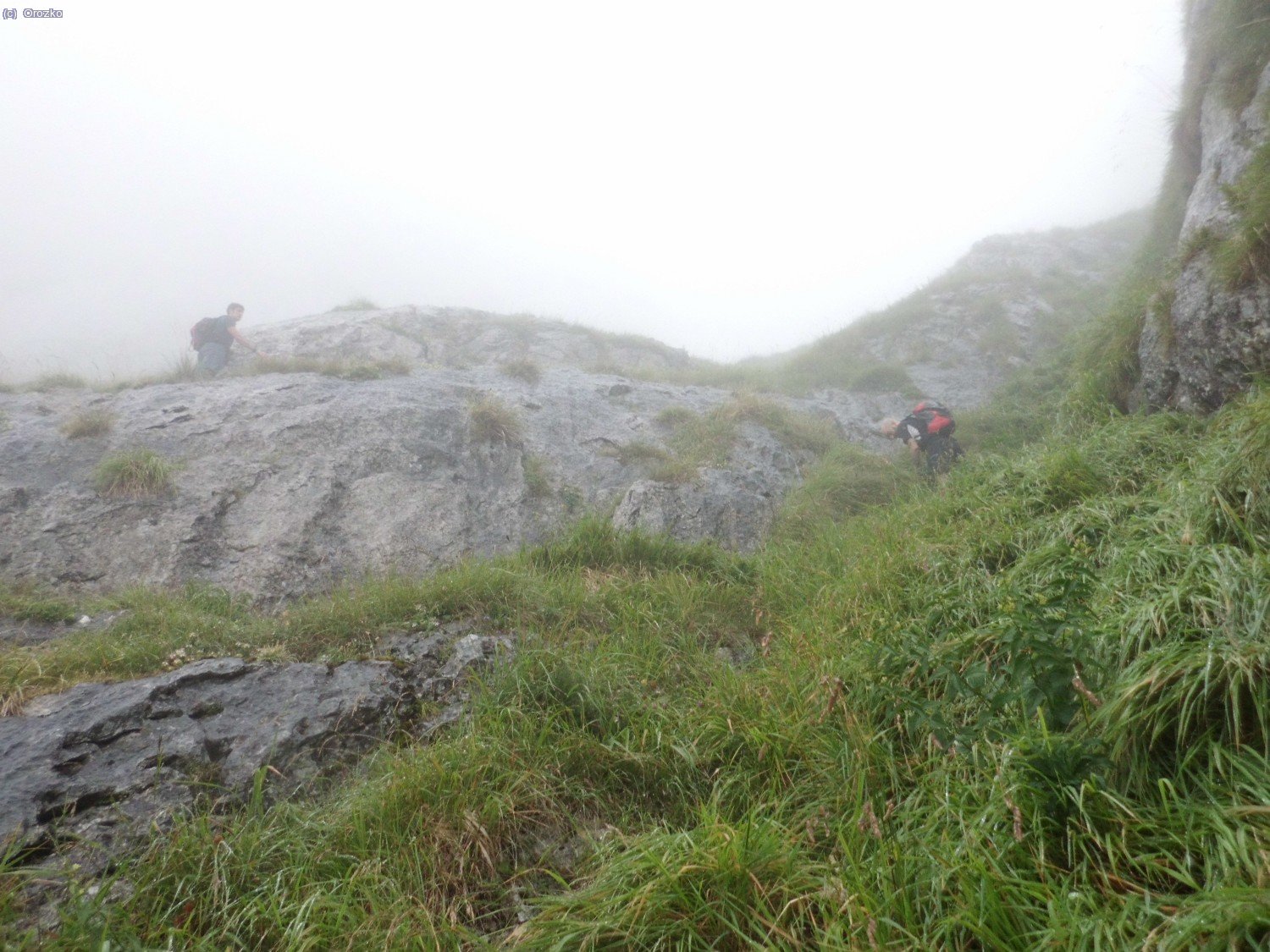Subida por la Pe&ntilde;a de Itxina buscando el collado de Atxaragun.La niebla nos desvi&oacute; de la senda.