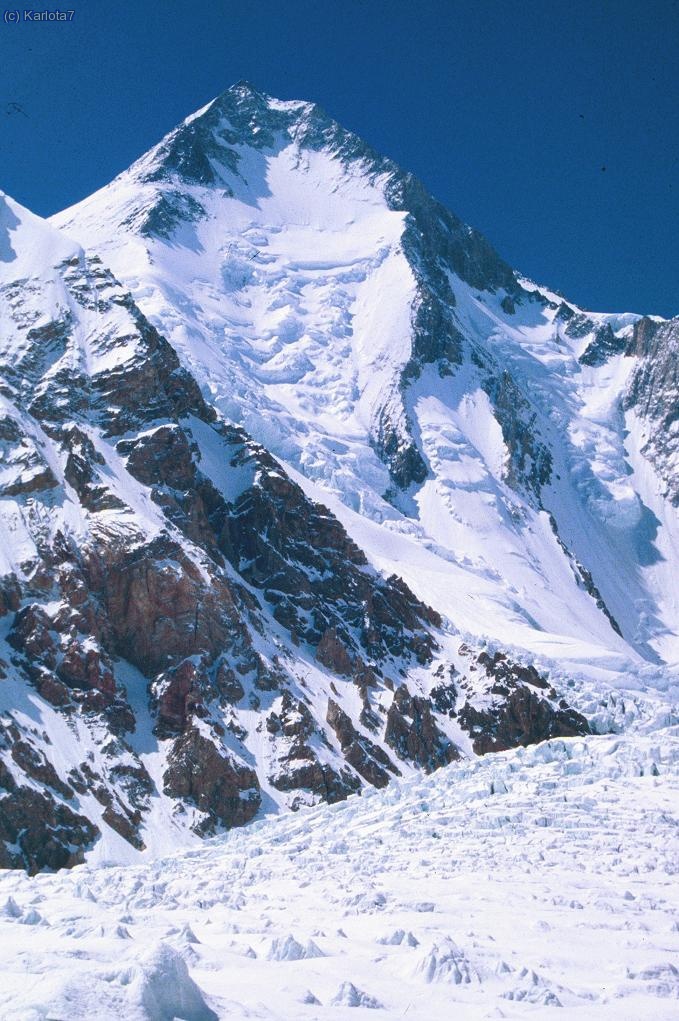  Vista des de el campo base de los Gasherbrum , aqui el Hiden Peak o tambien GI.