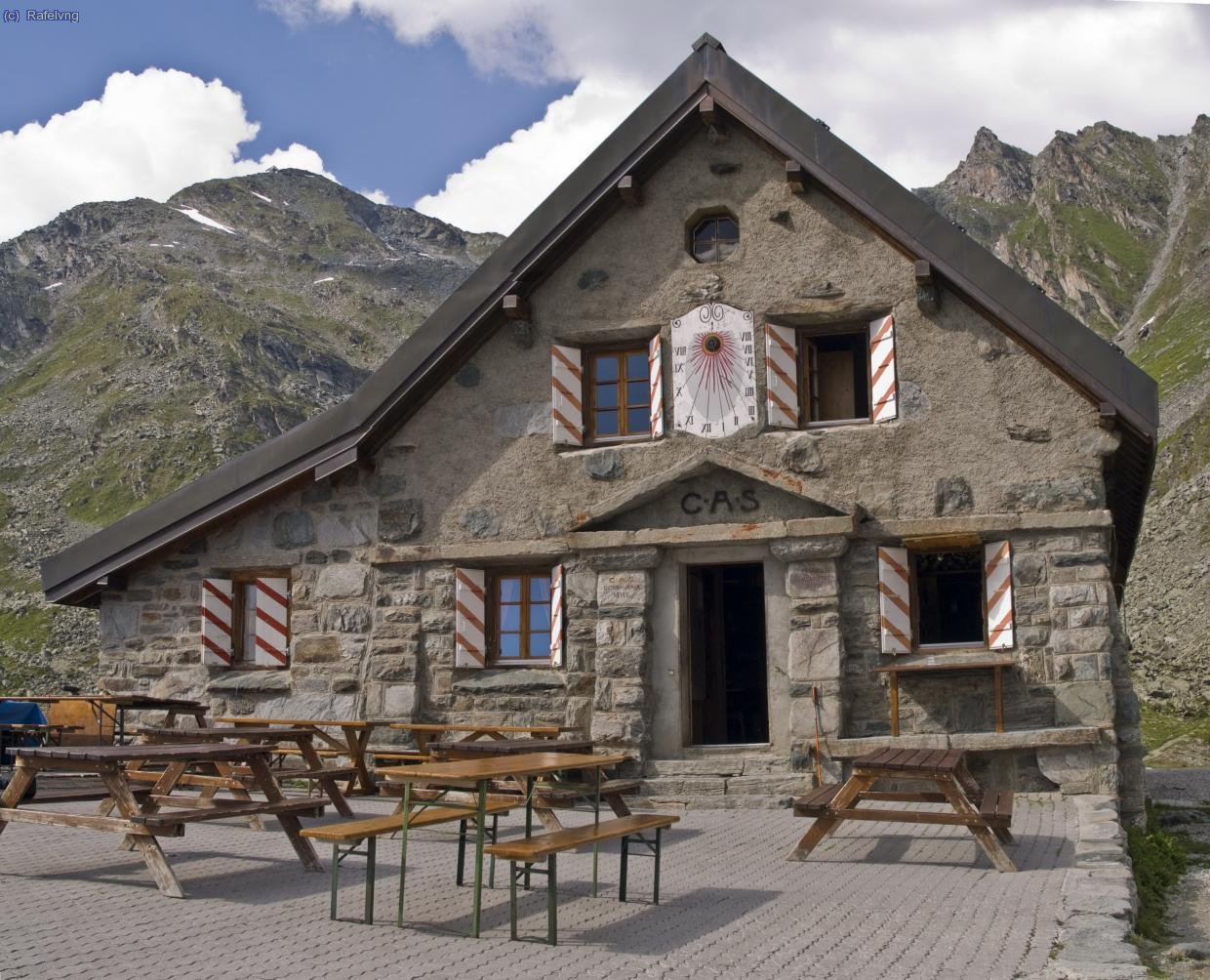 Cabane Mont Fort (2457m.) Final de la quarta etapa, amb un desnivell de 1650m.