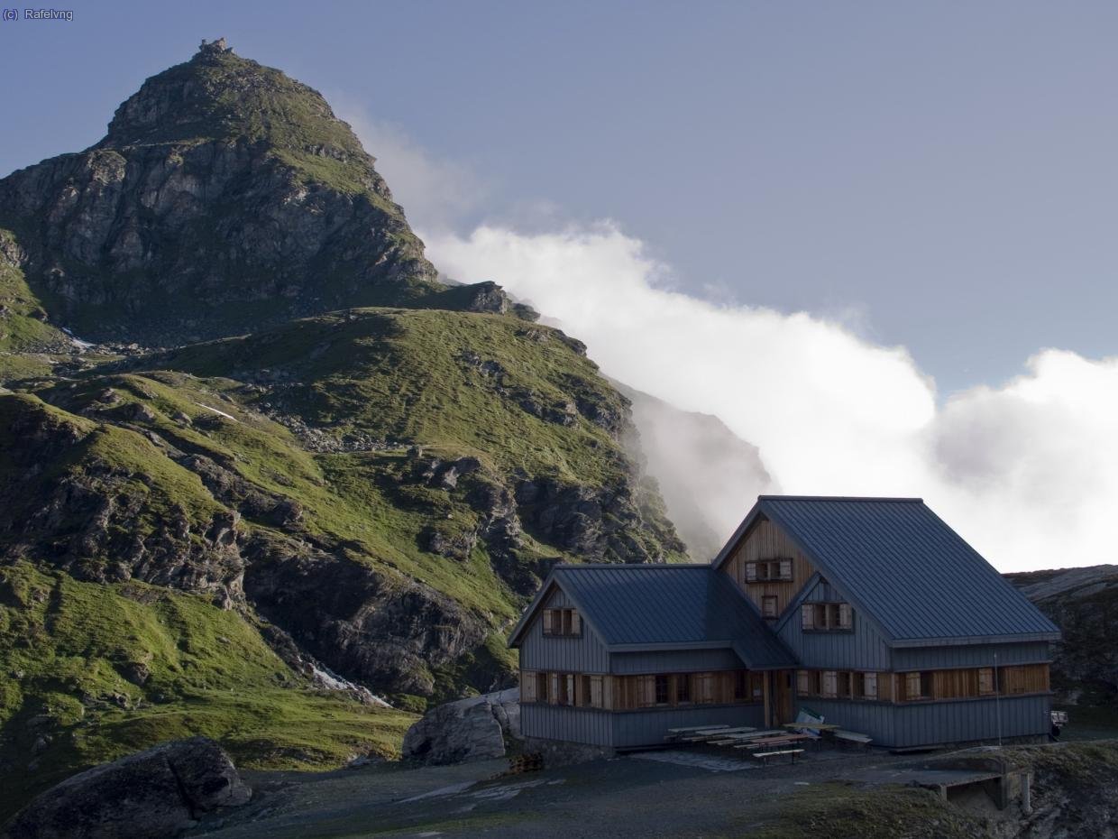 Cabane de  Prafleuri (2.624m.)Final de la Cinquena etapa
