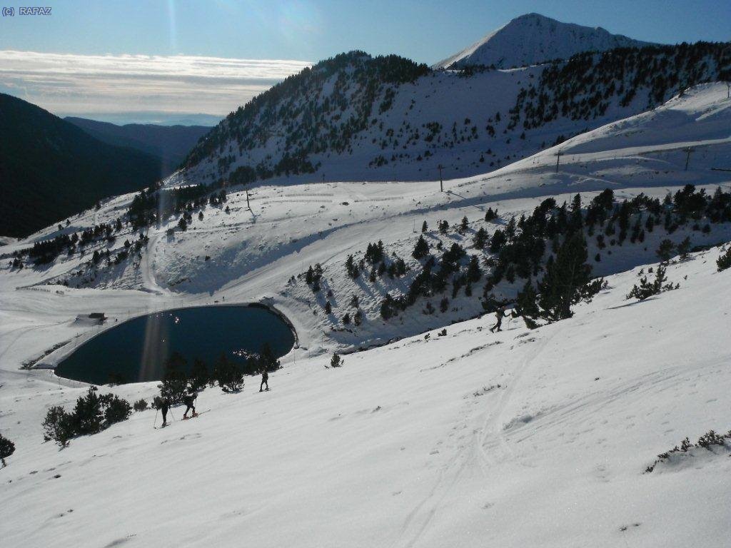.....per darrere, puig dels lladres, i asomant, el fajol petit...