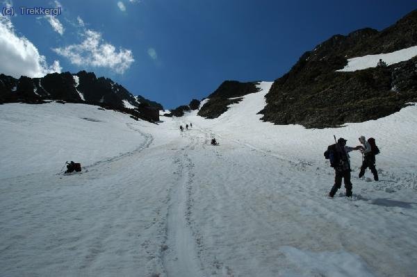 Culing bajando hacia el refugio del Pla Estany