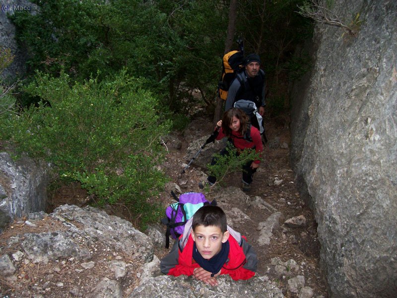 Desde el inicio hay peque&ntilde;as grimpadas.