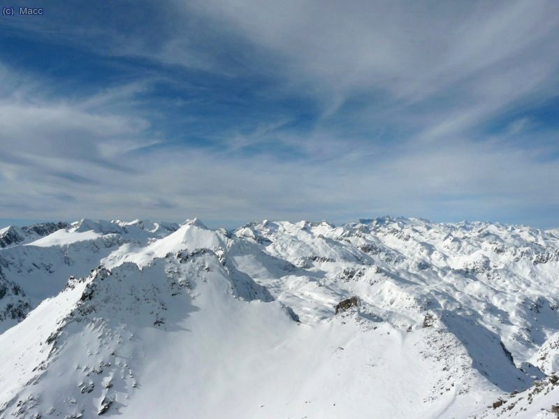 Al fondo las Maladetas.