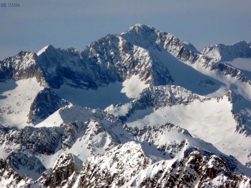 El A neto, abusando de zoom.