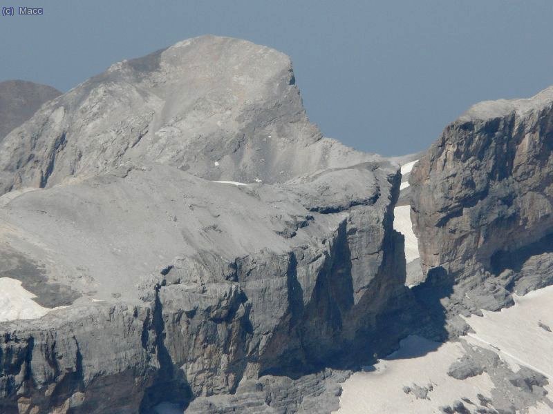  Brecha de Rolando y detr&aacute;s el Pico Blanco.