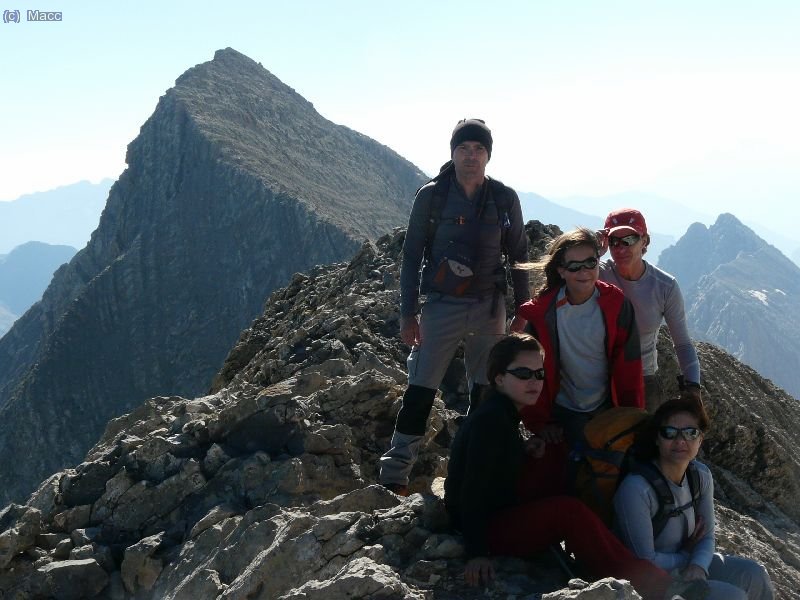 Foto de cima con el Gran Astazu detras.