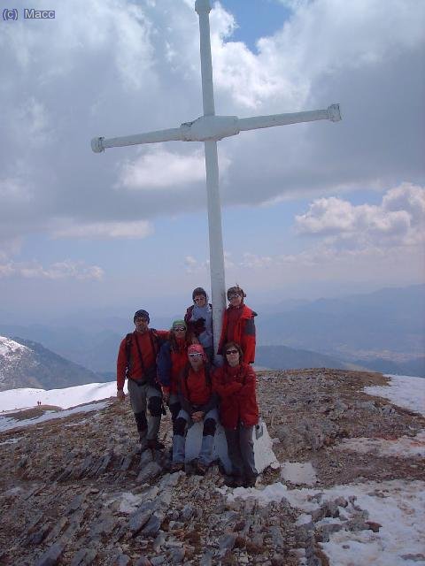 Foto de grupo en la cima, falta mi hija mayor que no se encontraba bien y se ha quedado en el coche (-(-.
