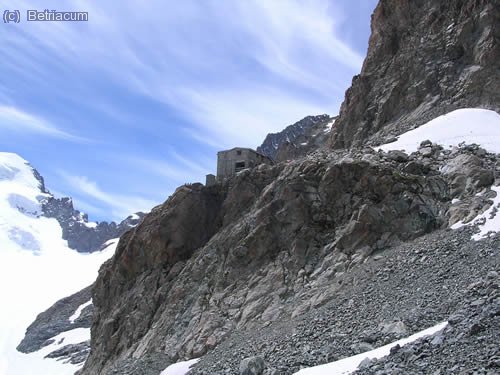 El refugi dels Ecrins (3170 m) on em trobar&eacute; amb la meva guia i hi passar&eacute; la nit.