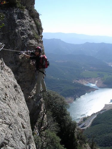 Per evitar el desplom final, cal superar un flanqueig aeri i llarg. D