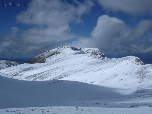 Des del Pas dels Gosolans, mirant cap a ponent (Pic de Costa Cabirolera i Vultur&oacute; es destaquen).
