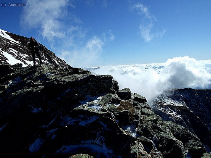 Buscando el inicio de la canal por la que subimos por la ma&ntilde;ana.