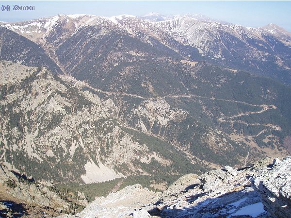 Vall de Carlat, recorreguda pel riu Ter i la carretera que porta a l&acute;estaci&oacute; Vallter 2000
