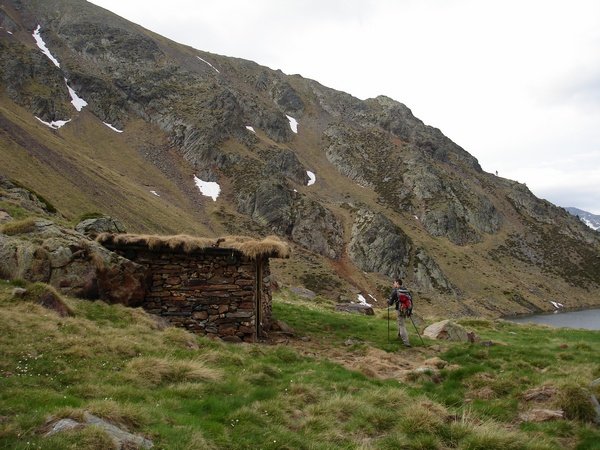 Cabana al costat de l&acute;Estany de Sotllo
