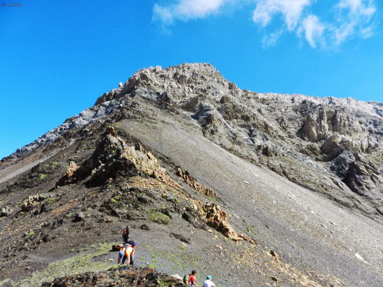 Mirada en direcci&oacute; a la Tuca de les Culebres des del coll de Llauset