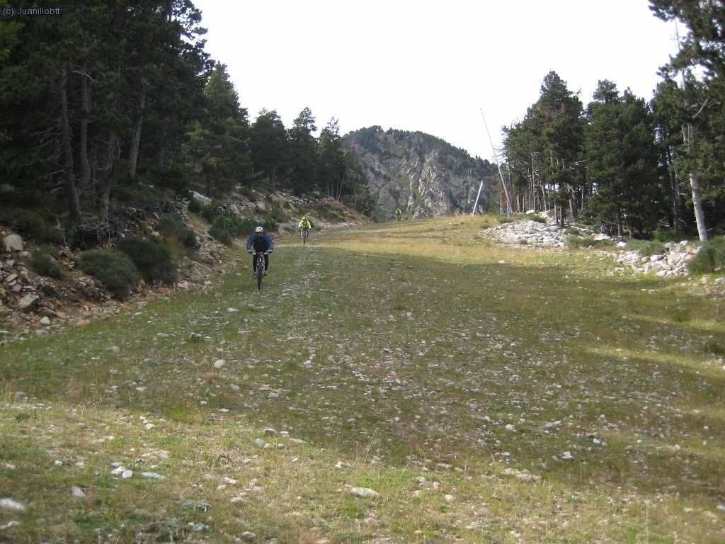 El merecido descenso por las pistas de esqui de Vallter y carretera hasta Setcases