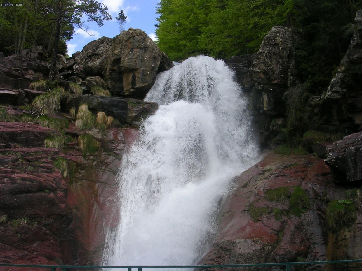 de bajada, una abundante cascada