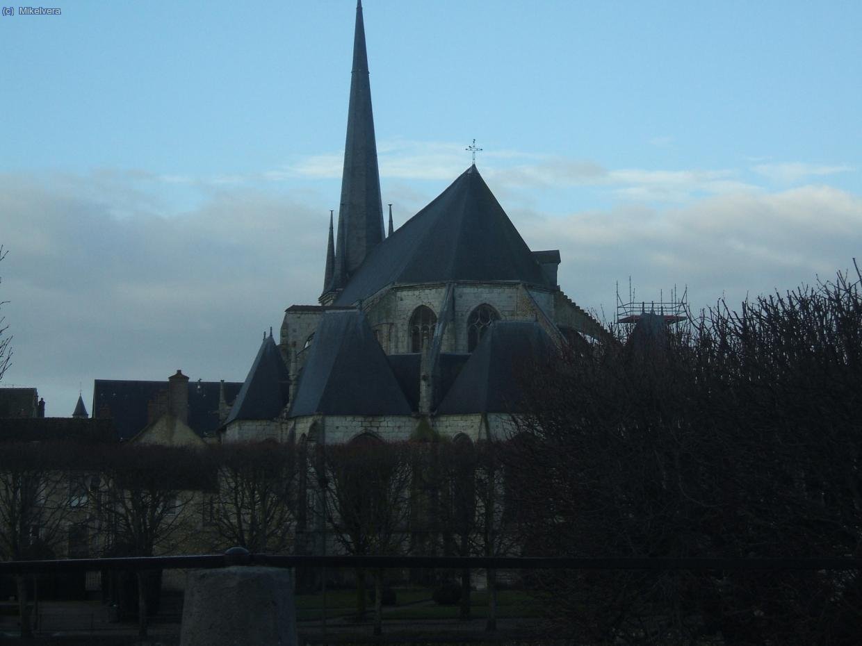 La Iglesia (o tranquilamente catedral) de Nemours...
