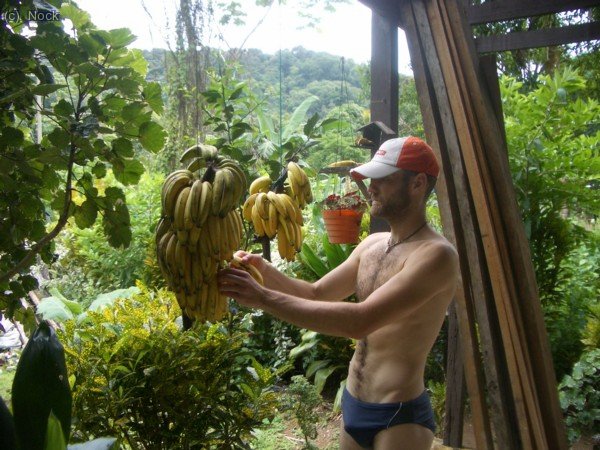 comiendo fruta