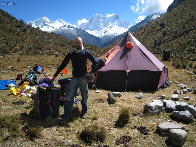 con una aproximacion de 30 min desde donde te deja el coche se llega al campo base a unos 4.300 m.
