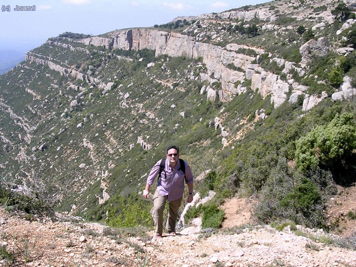 Final del Grau dels 3 esglaons, que ens deixa sota la cinglera que forma la Roca de les Dotze.