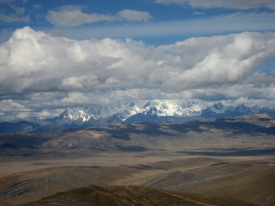desde Hatum es pot veure tota la cordillera Huayhuash, amb el Yerupaj&agrave;.  el cim m&eacute;s alt de 6640m i nom&egrave;s escalat 8 vegades ( no ser&agrave; massa f&agrave;cil).