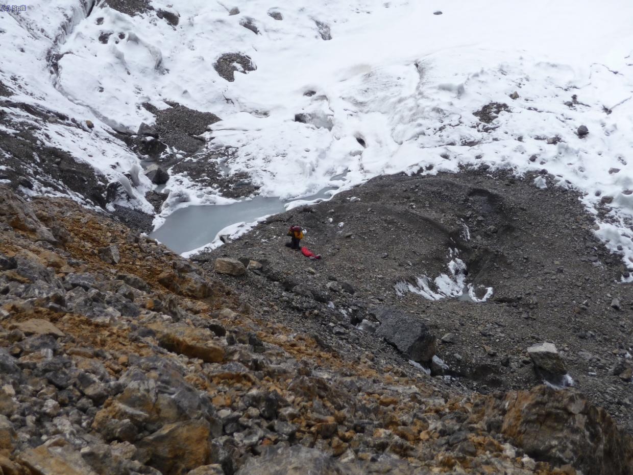 Buscando donde plantar el C2, sobre el glaciar
