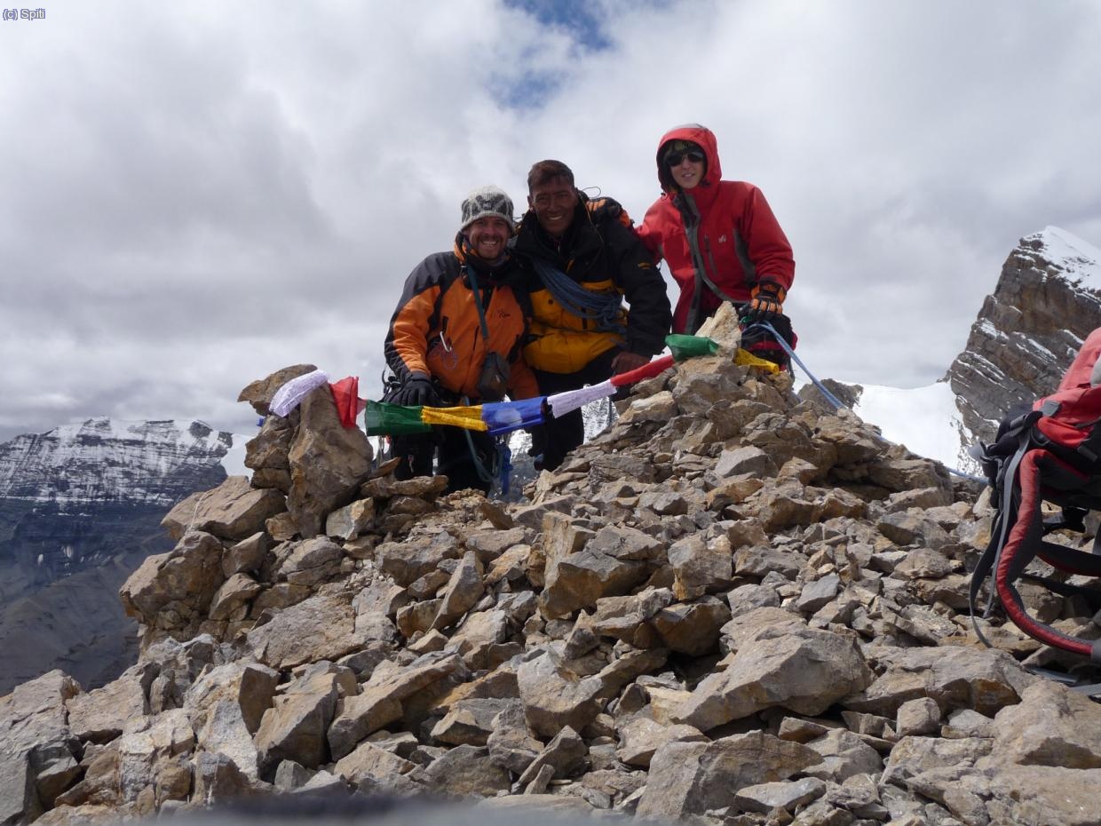 Foto de cima. 6011m! Decidimos llamrle Thongsal (termino Ladak&iacute;) por las impreisonantes vistas.