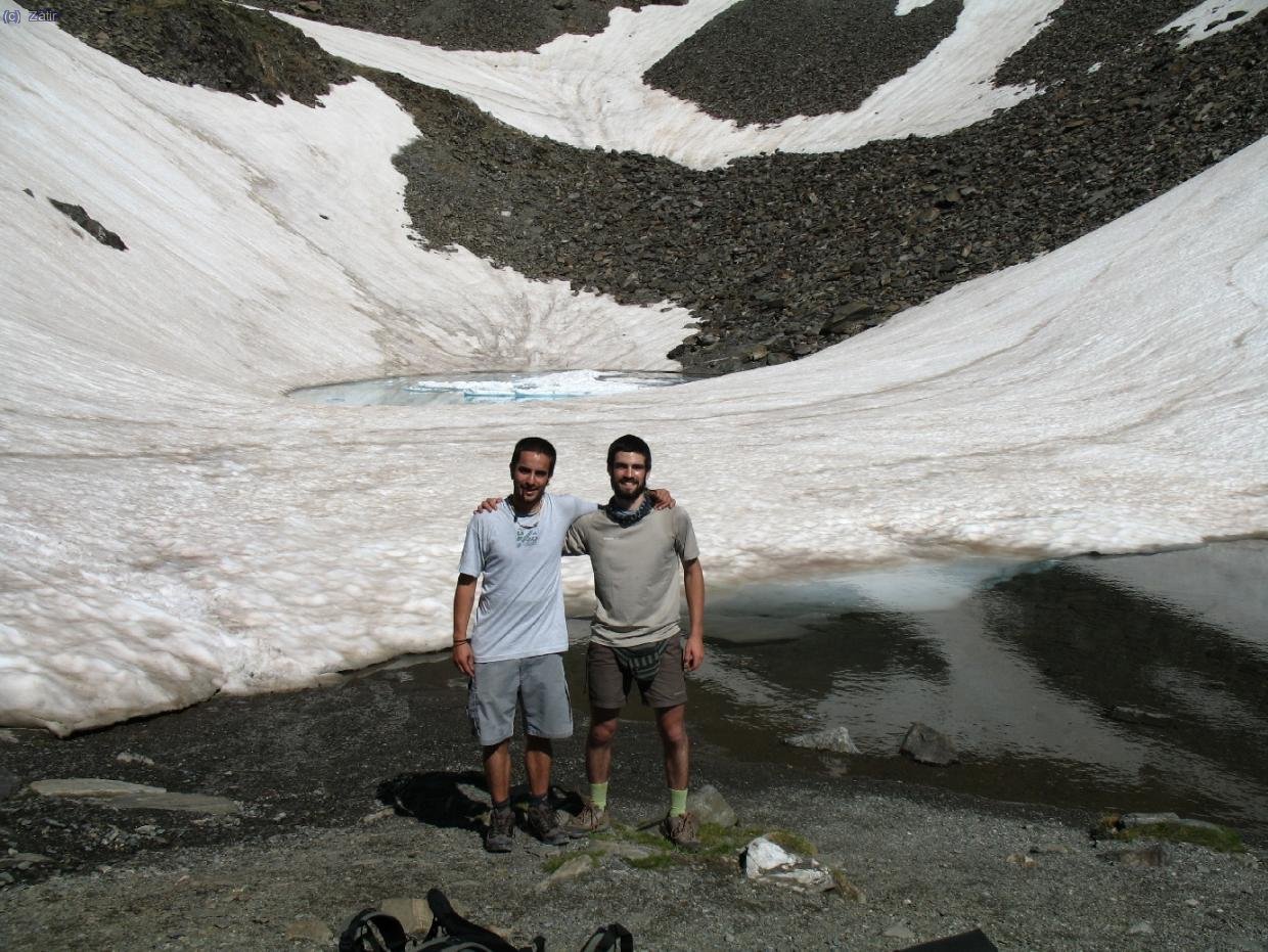 Sota la canal del Carlit trobem uns francesos que ens fan la foto. L