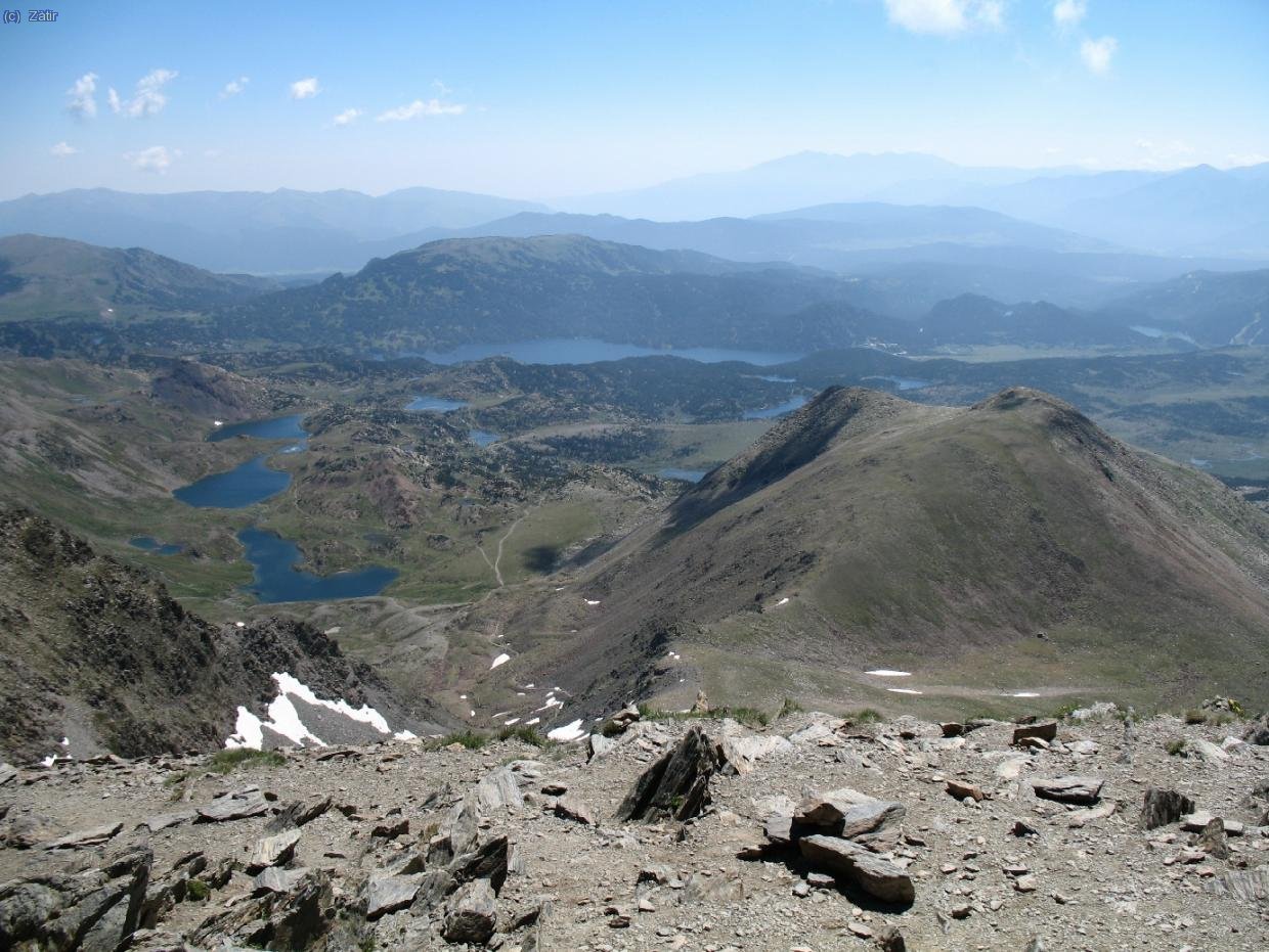 Vista cimal: els estanys de Carlit, on es s