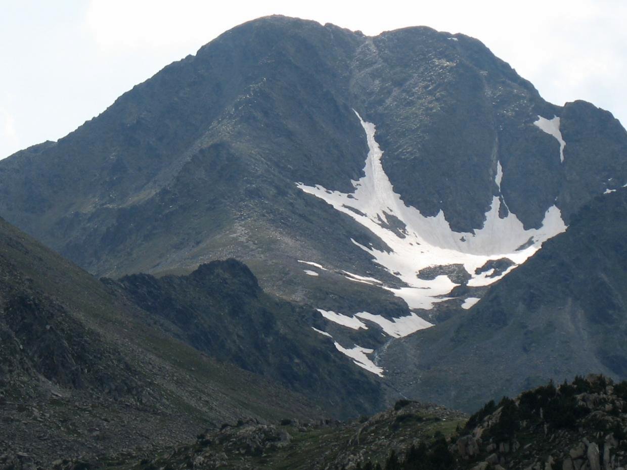 Encara veiem el Carlit per &uacute;ltima vegada, i fins i tot es veu el cam&iacute; d