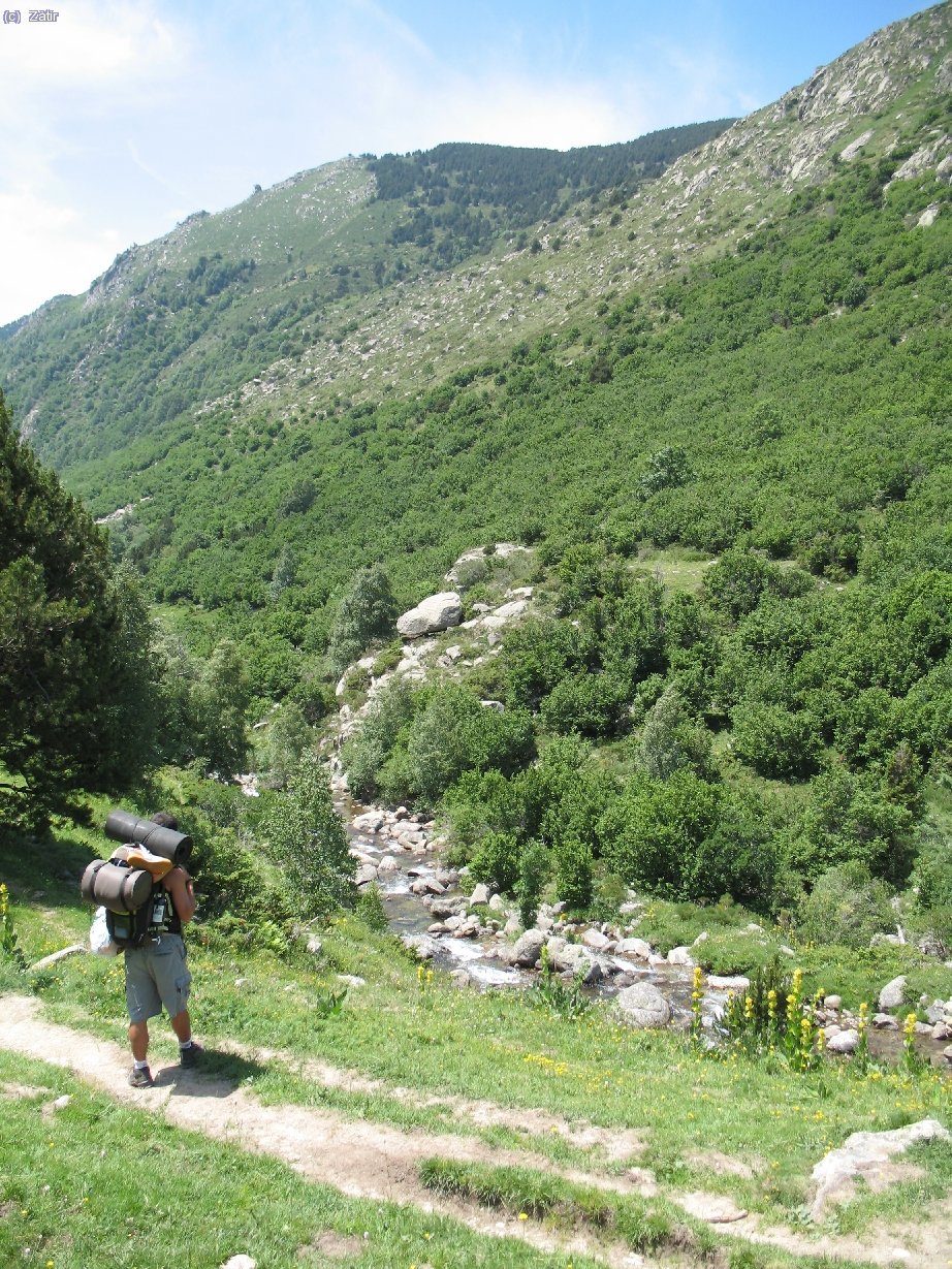 El riu va prenent cabal, i la vall s