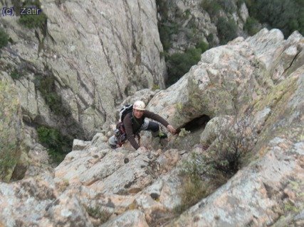 El Vicenç Mestre arribant a la tercera reunió, amb cara de fred... és que tocava un ventet fresquet...!!